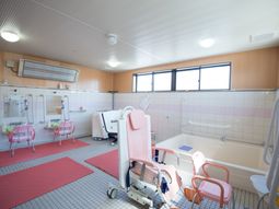 バリアフリーの浴室施設