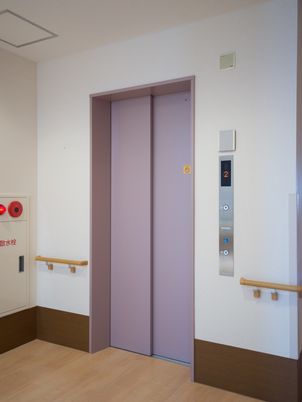 清潔感のあるエレベーター前
