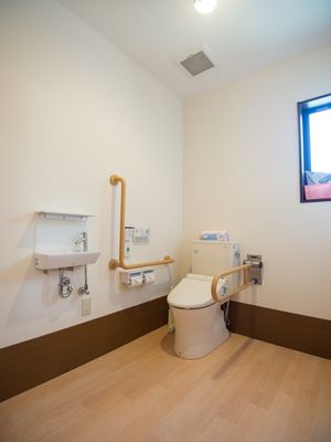 バリアフリーのトイレ空間