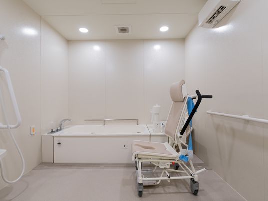 清潔感のあるバリアフリー浴室