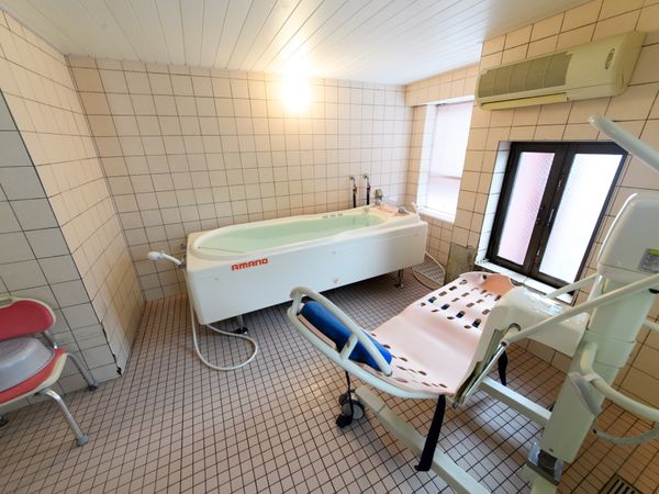バリアフリーの浴室設備