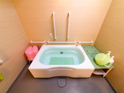 バリアフリーな浴室設備