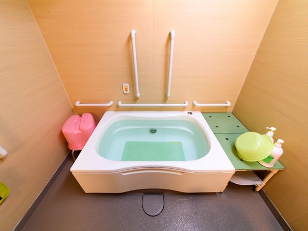 バリアフリーな浴室設備