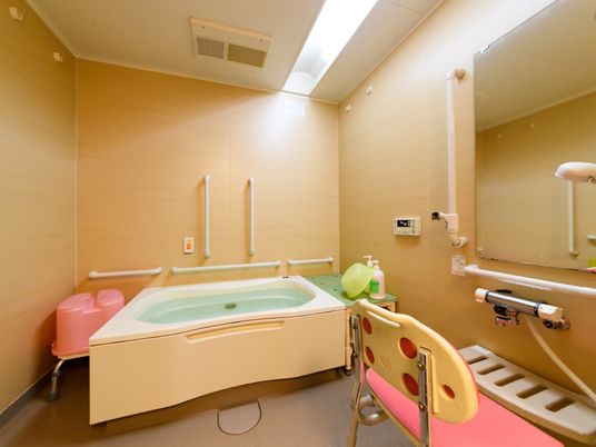 バリアフリーな浴室設備