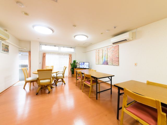 広々とした共用食堂