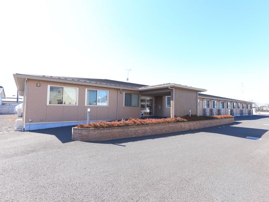 一階建て施設の外観