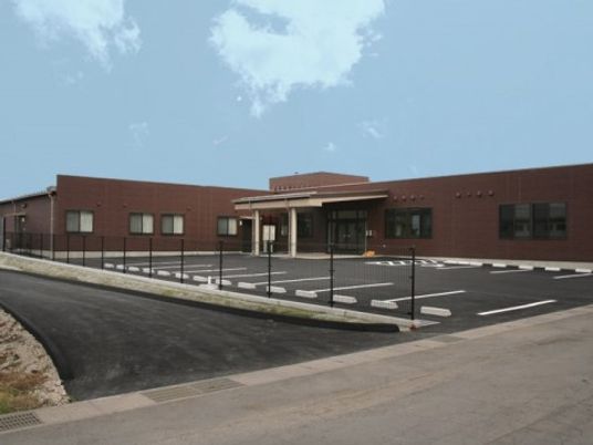 新築そうな外観の建物