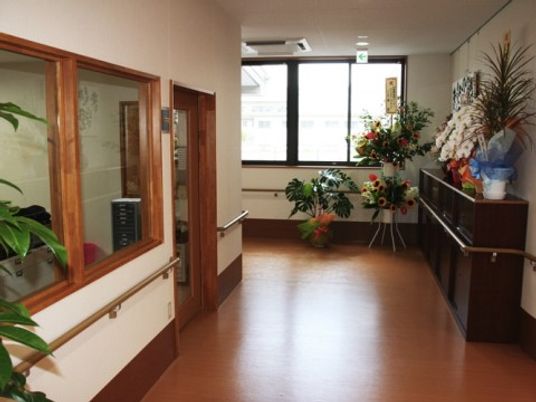 明るく広い廊下