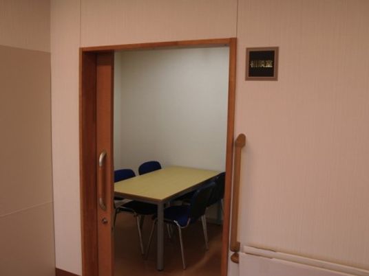 シンプルな多目的室