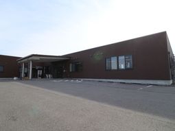 広々とした建物の外観