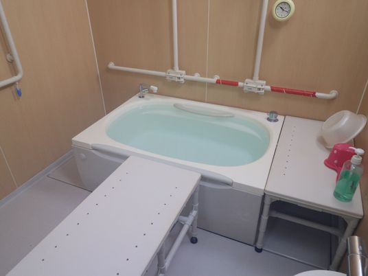 バリアフリー対応の浴室