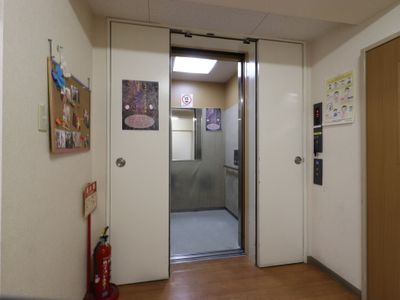 廊下にあるエレベーター