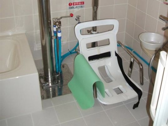 安全なバスルーム補助具