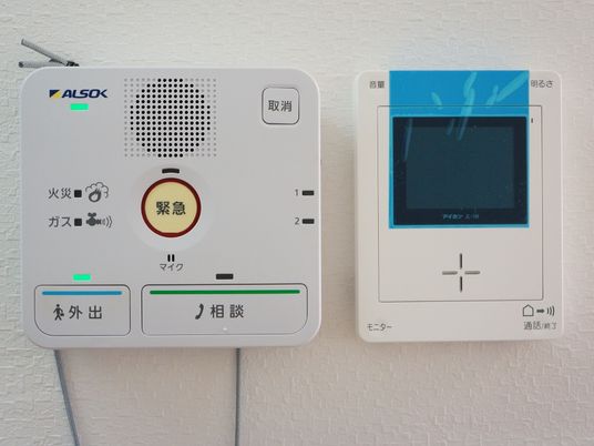 安否確認と通信機能装置