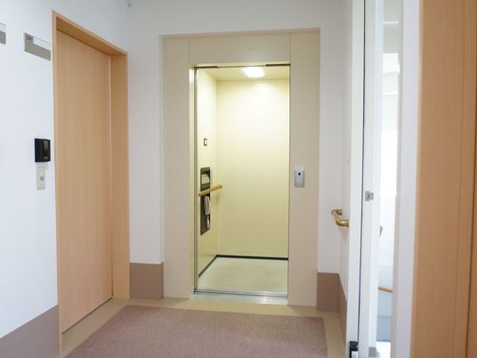 段差なしのエレベーター入口