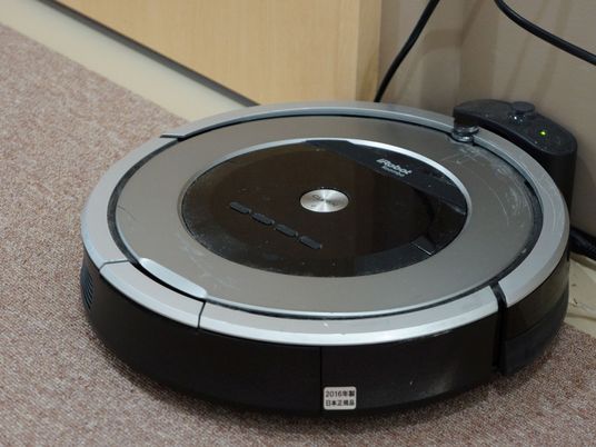 ロボット掃除機が充電中