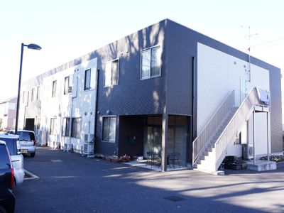 現代的な建物のエントランス