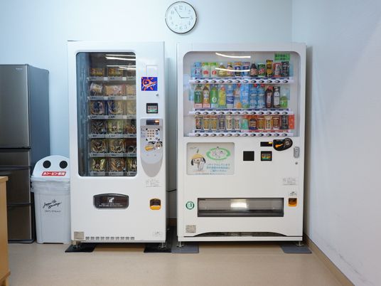清潔な自動販売機コーナー