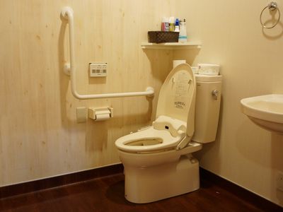 バリアフリー設計のトイレ