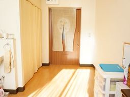 明るい居室の光景