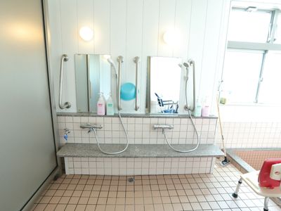 手すり付き洗面台