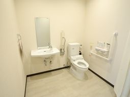 バリアフリーの洗面所設備