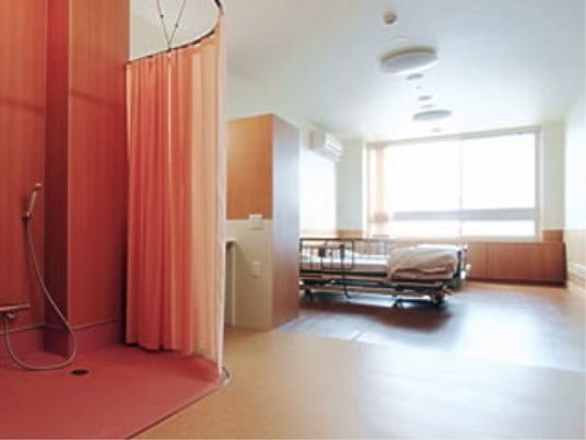 明るい居室の一角