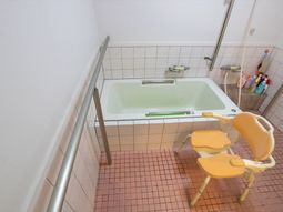 バリアフリー浴室の手すり