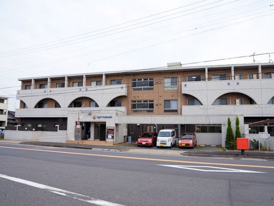 街並みに溶け込む建物外観
