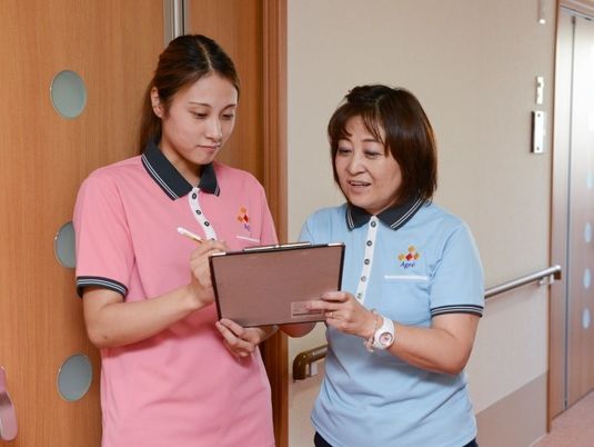 スタッフが情報共有中