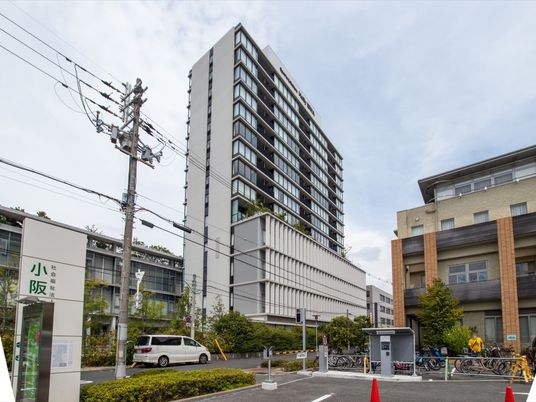 都会の高層ビル外観