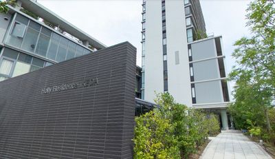 高層の建物外観