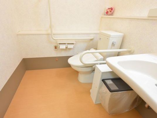 バリアフリーな清潔なトイレ