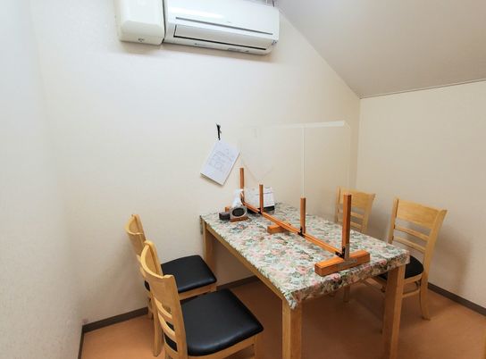 居室の机と椅子