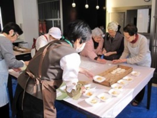 料理活動する人々