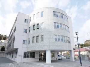 円形の建物の外観