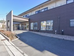 明るいエントランス外観