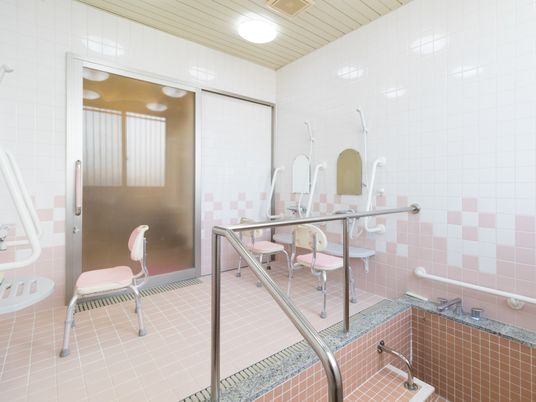 バリアフリー対応の浴室