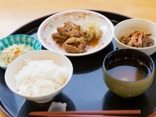 和食セットの盛り付け