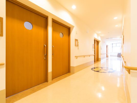 清潔感ある明るい廊下