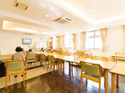 明るいダイニングスペース