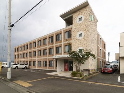 レンガ調建物の外観