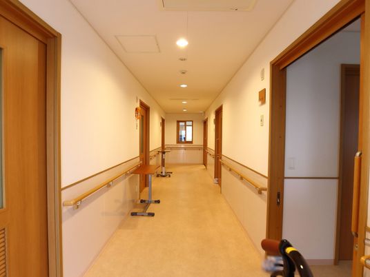 明るい廊下の様子
