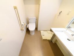 清潔なトイレと洗面台