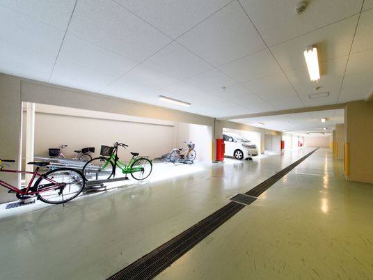 広々とした駐車場