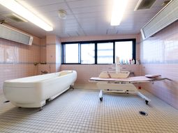 清潔な浴室設備
