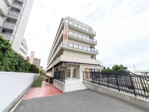 建物の明るい外観
