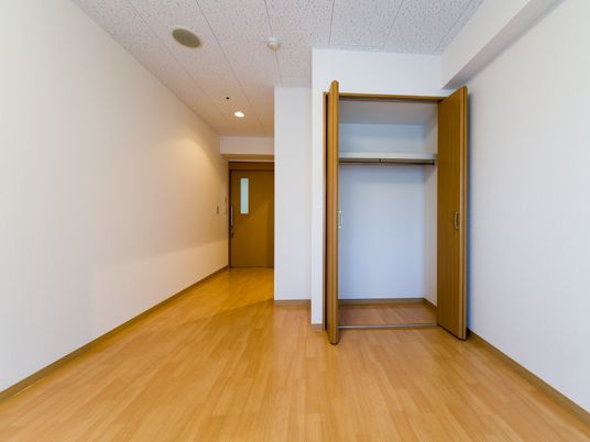 明るい廊下と開閉しやすい扉