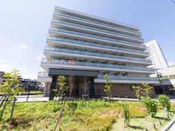 多階層の建物外観