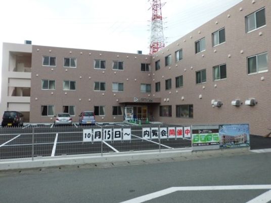 広々とした施設前観